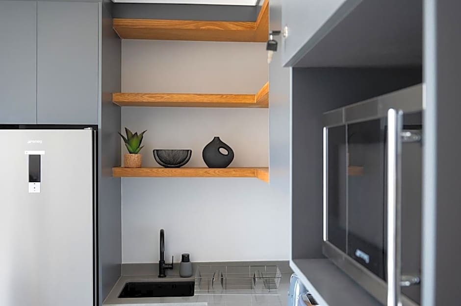 Luxury Bellagio 303 with Sea Views and Inverter