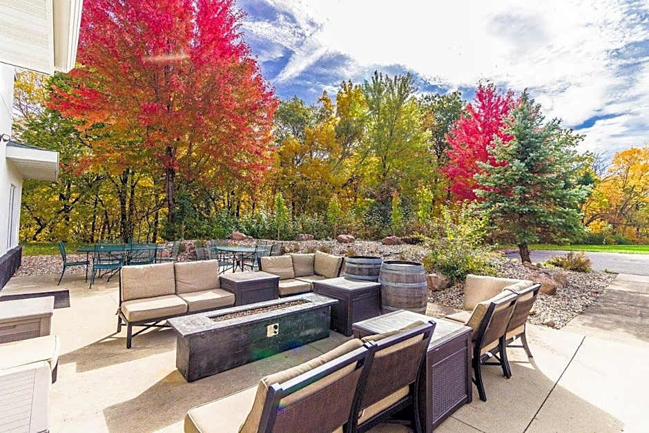 River Hills Hotel- Mankato