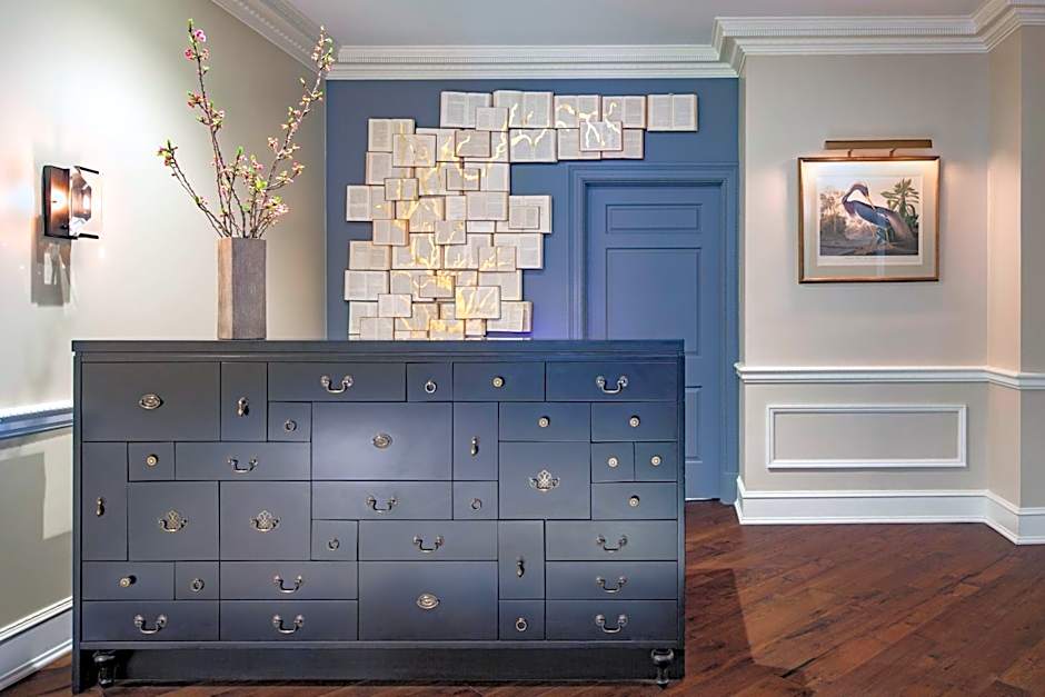 Morrison House Old Town Alexandria, Autograph Collection