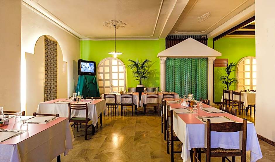 Hotel Villarosa con Vespa Rent