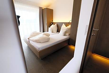 Apartment with Mountain View