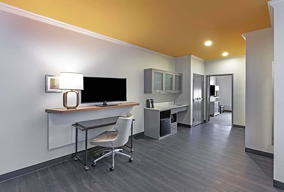 Holiday Inn and Suites McKinney - Allen By IHG