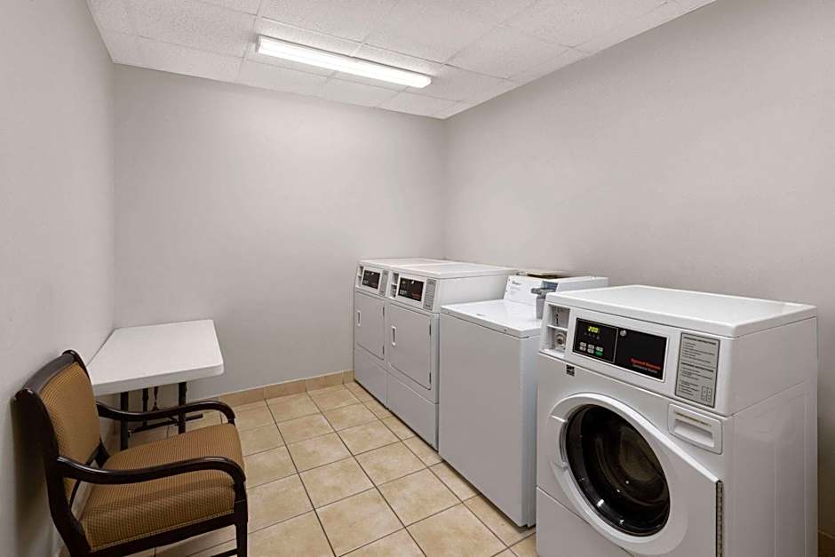 La Quinta Inn & Suites by Wyndham Deer Park