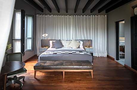 Rooftop Suite - Town view
