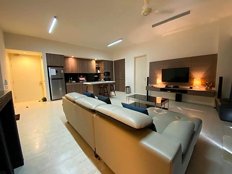 By The Sea Side Seaview and Mountain View 252