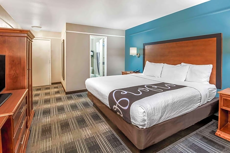 La Quinta Inn & Suites by Wyndham San Antonio Brooks City Base