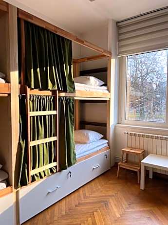 Bed in 8-Bed Mixed Dormitory Room