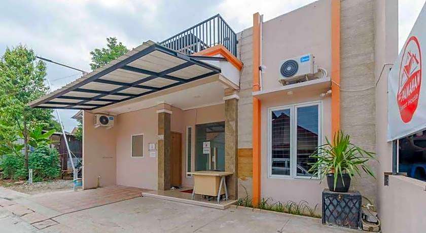 RedDoorz Syariah near Kota Cinema Mall Jatiasih