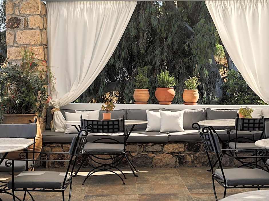 Petra Hotel & Suites