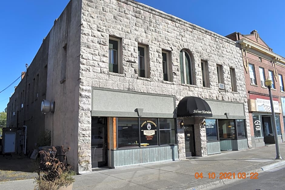Silver Horseshoe Inn