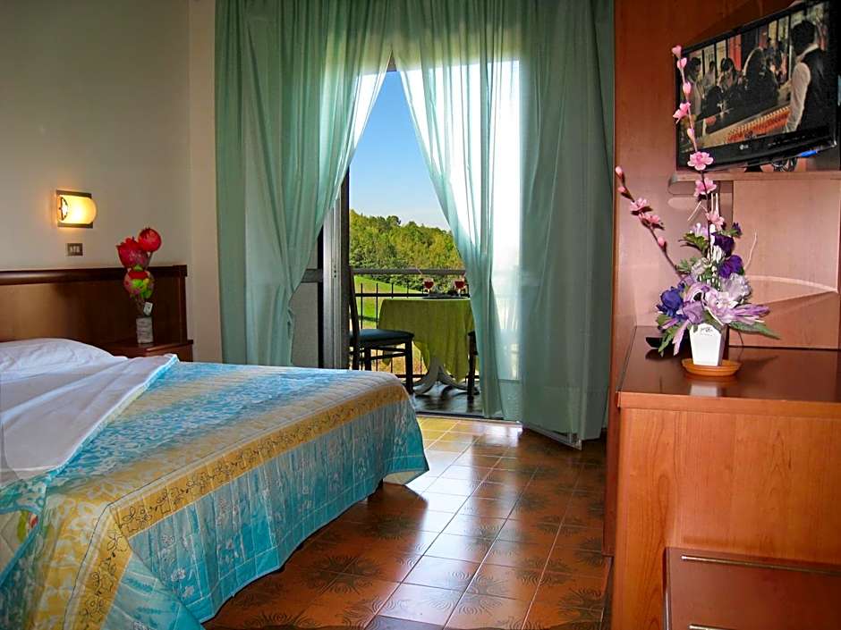 Hotel Boomerang - Check-in & Meals in front at hotel Sporting