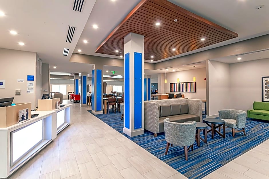 Holiday Inn Express And Suites Columbus - Worthington By IHG