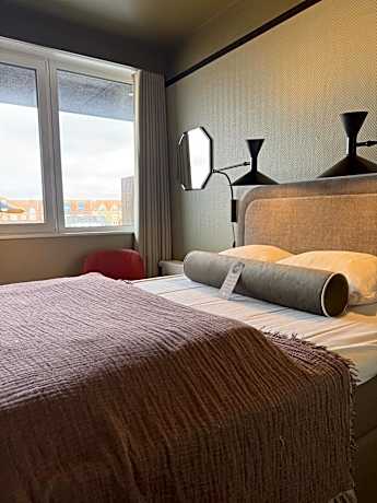 Balkon Petit (Bed 55 in) No Smoking, City View