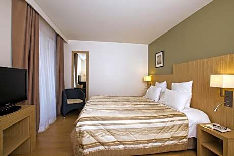 Apartment (3 People) with Residence services