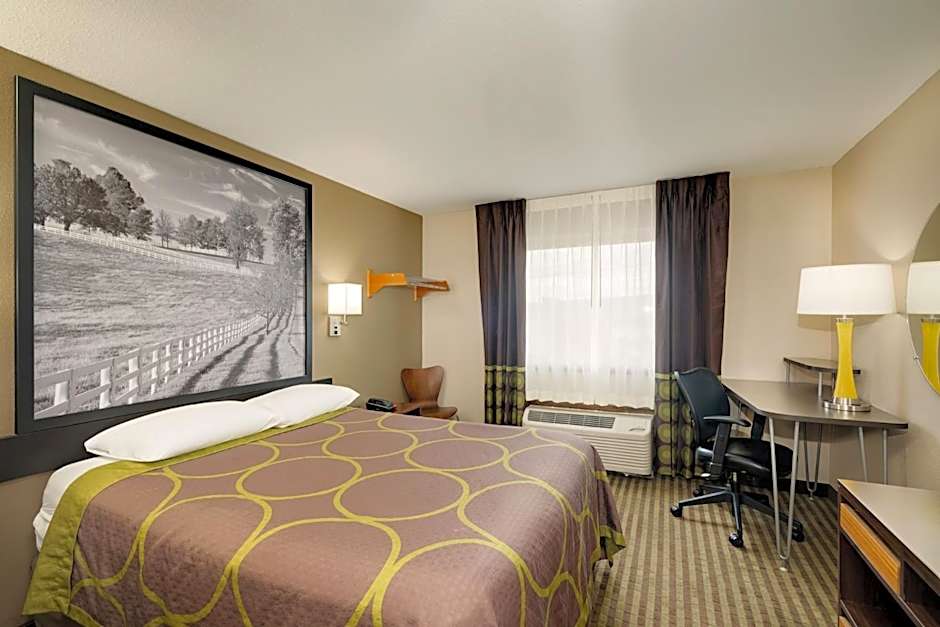 Super 8 by Wyndham Lexington Winchester Rd