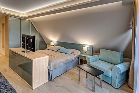 Deluxe Suite with Kitchenette and Terrace