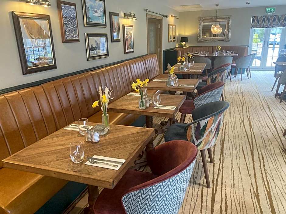 The Britannia Inn & Waves Restaurant