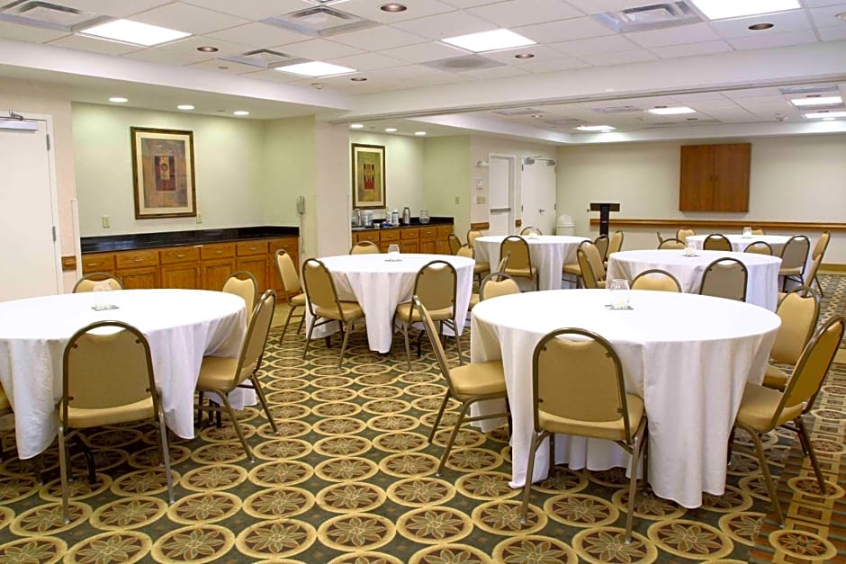 Hampton Inn By Hilton & Suites Chesapeake