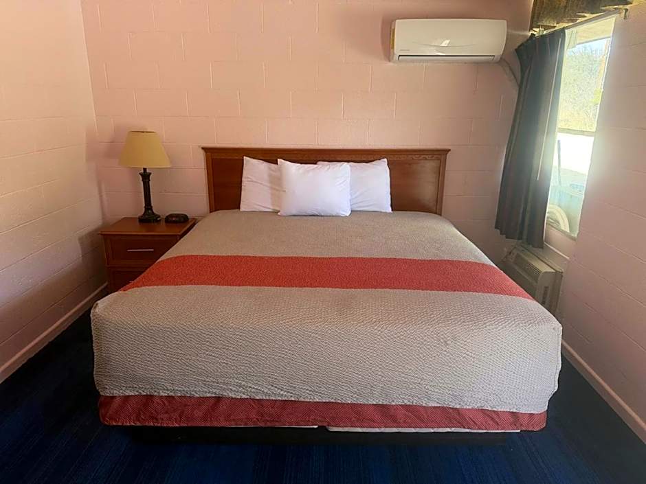 Holiday Host Motel & RV Park