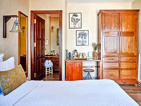 ADELAIDE ROOM
