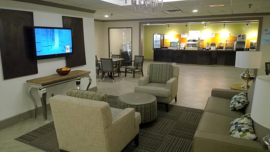 Holiday Inn Express & Suites Fayetteville University of Arkansas Area