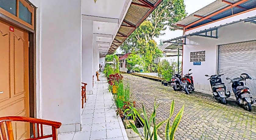 SUPER OYO 1356 Gusti Residence