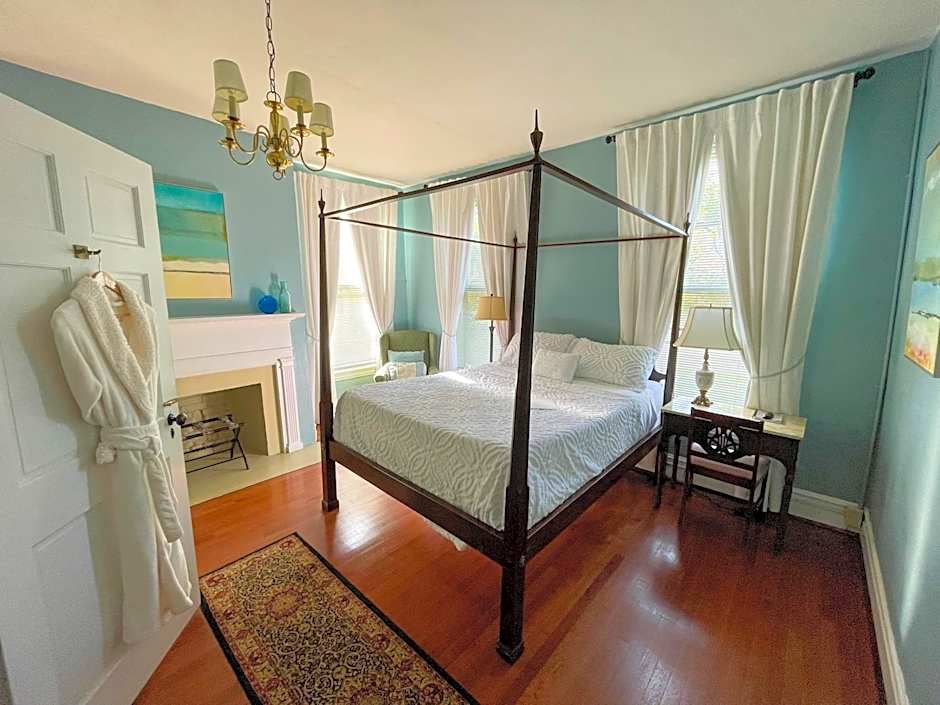 Photo 1 of 4 of 1 Queen Bed