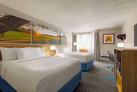 Business Queen Room with Two Queen Beds - Non-Smoking