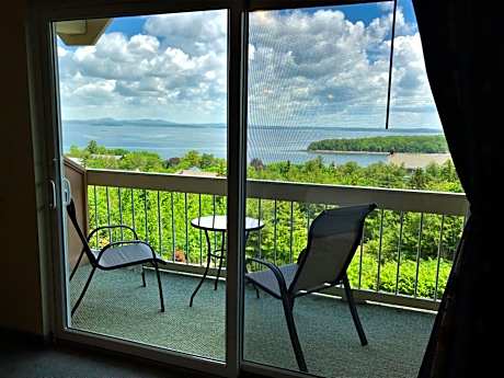 Standard Queen Room with Ocean View and Balcony, 2 Queen Beds (2nd Floor NON-PET)