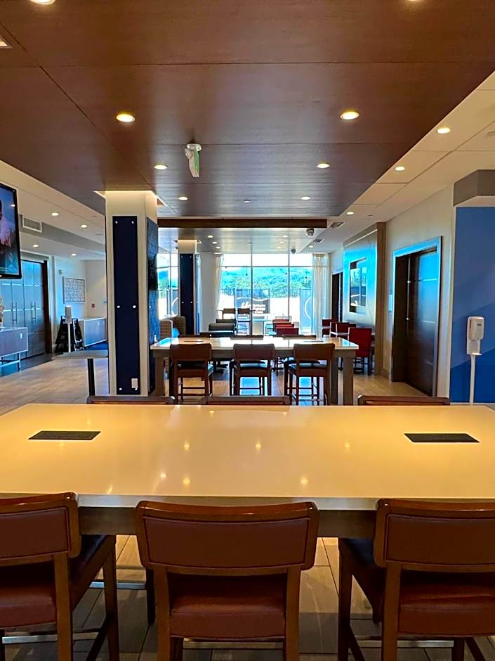 Holiday Inn Express & Suites - Ukiah By IHG