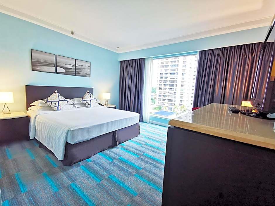 Photo 1 of 3 of Deluxe 1 King Bed