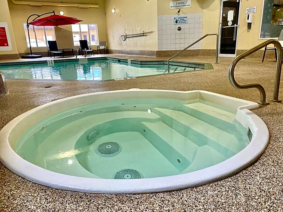 Super 8 by Wyndham Edmonton South