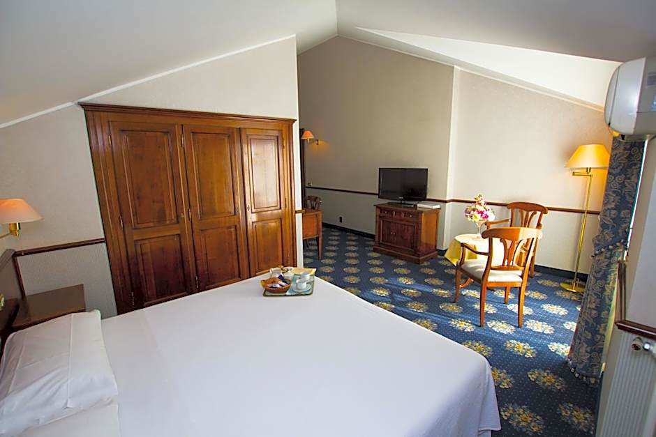 Hotel De La Ville