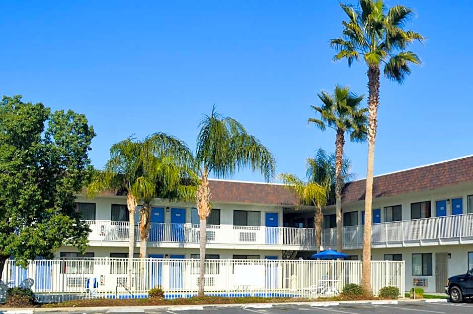 Motel 6 Lost Hills / Buttonwillow Racetrack