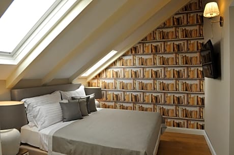 DELUXE ROOM WITH BATH