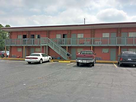 Trailway Motel