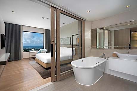 1 King Bed 2 Single Beds 2 Bedroom Suite