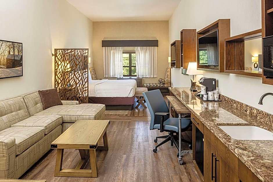 Best Western Plus Franciscan Square Inn & Suites - Steubenville
