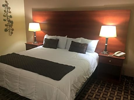 1 King Bed Mobility Accessible Room Non-Smoking