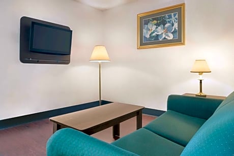 Studio Suite with Two Double Beds - Non-Smoking