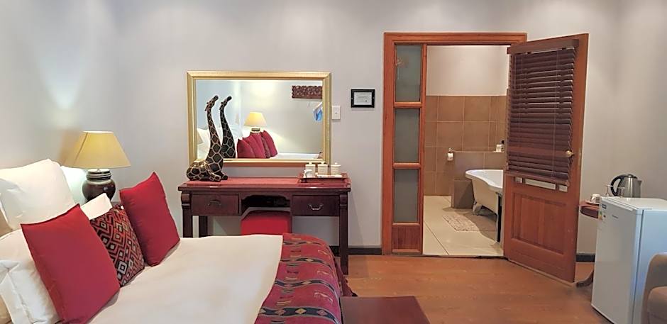 Tuskers Bush Lodge B&B