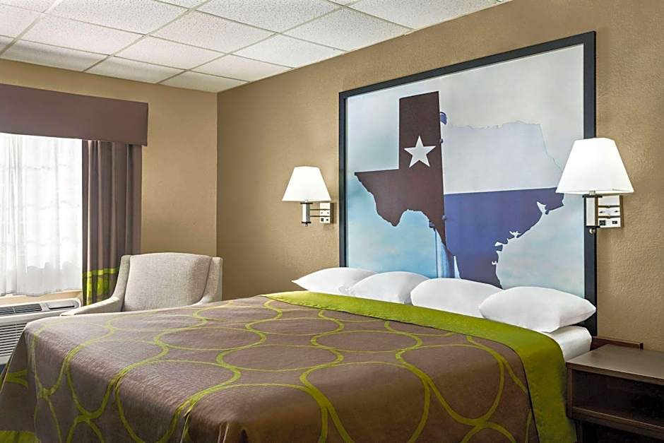 Super 8 by Wyndham Gainesville TX