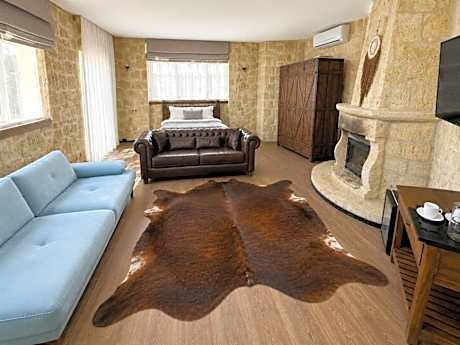 Deluxe King Suite