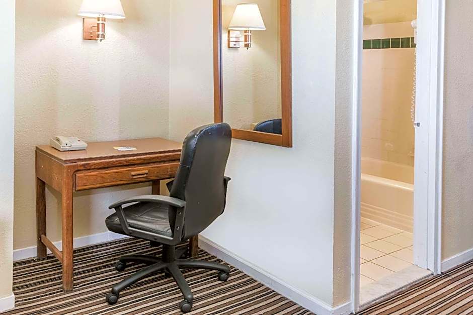 Days Inn by Wyndham Henrietta/Rochester Area