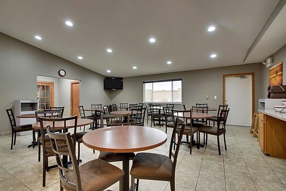 EverSpring Inn & Suites