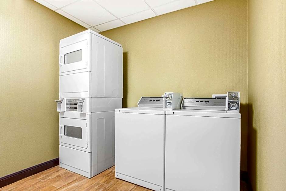 La Quinta Inn & Suites by Wyndham Ennis