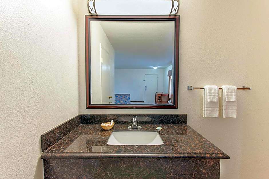 Travelodge by Wyndham Hemet CA