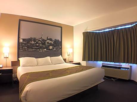 One-Bedroom King Suite - Non-Smoking