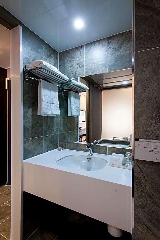 S Stay Dongtan Hotel (formerly Days Hotel Dongtan)