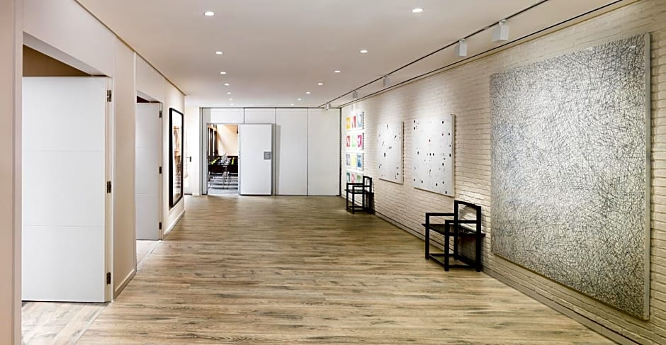 H10 Art Gallery